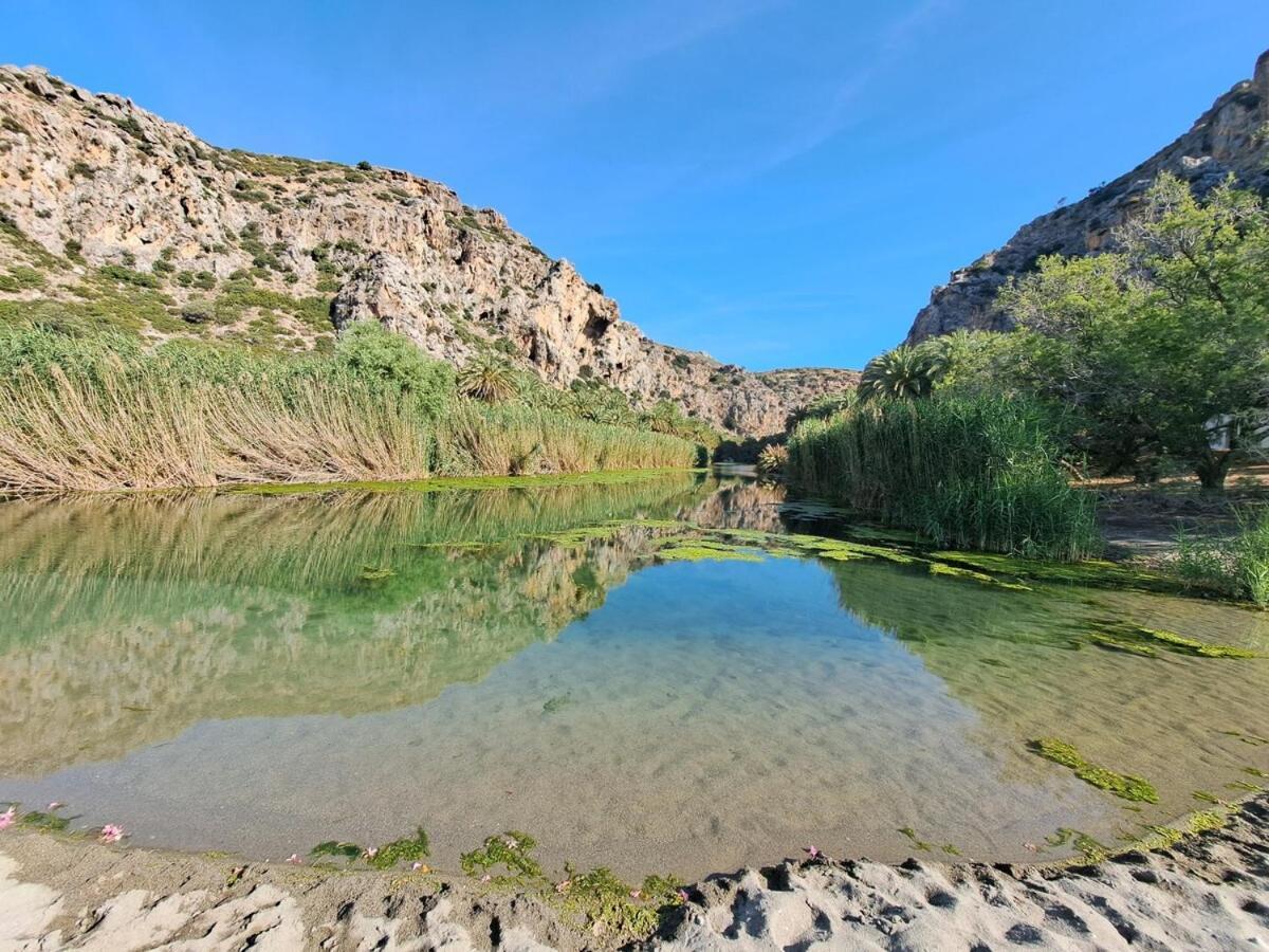 Varsamos Yiannioú Esterno foto